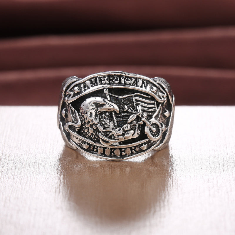 Anillo de compromiso con marquesa y circonitas micropavimentadas