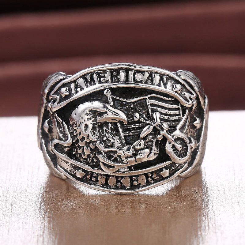 Anillo de compromiso con marquesa y circonitas micropavimentadas
