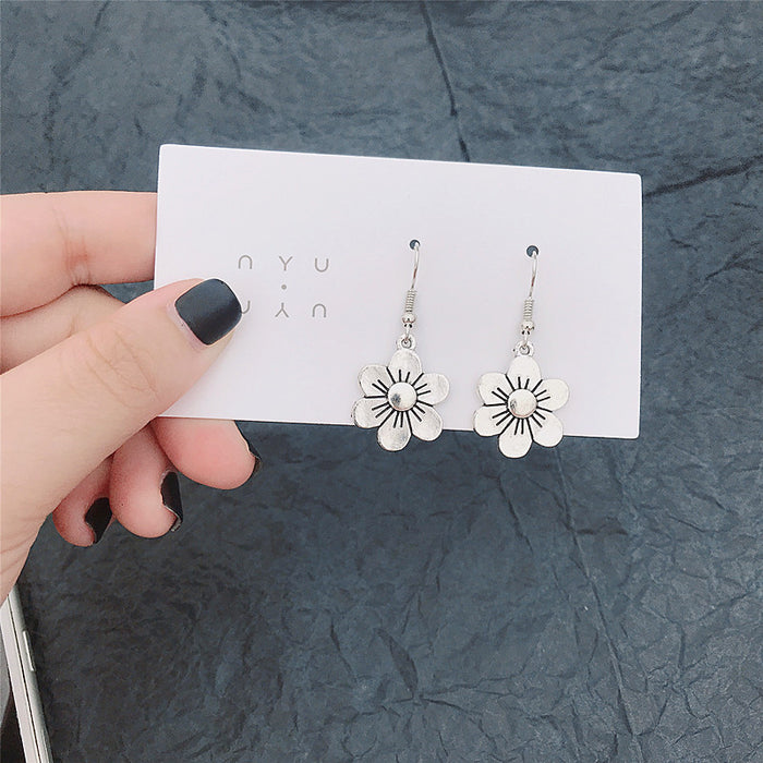 Retro small flower earrings resin earrings simple couple clavicle chain earrings