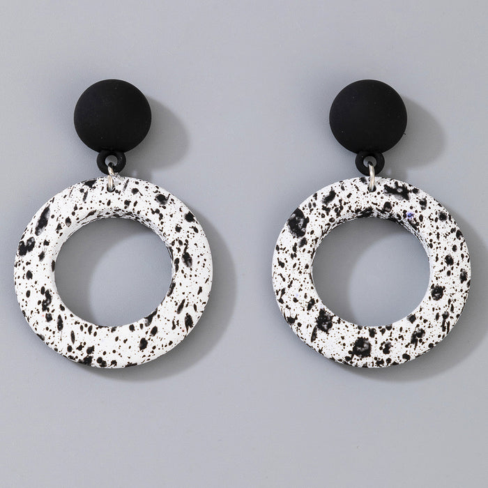 Black and white round short earrings fashionable and simple earrings