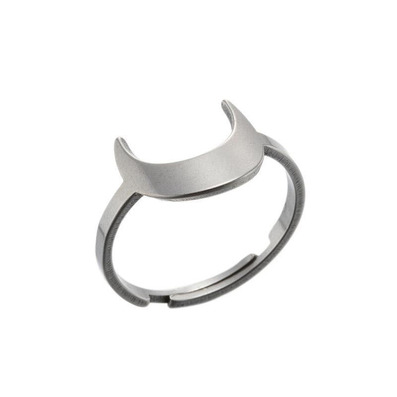 Japanese and Korean simple stainless steel star and moon ring, sweet crescent girl ring wholesale