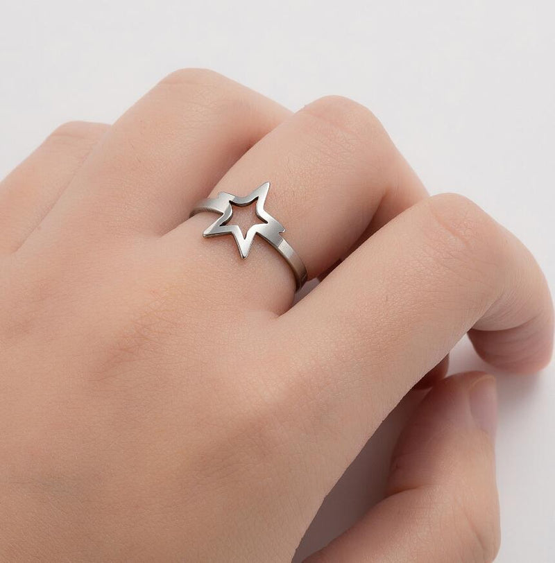 Japanese and Korean simple stainless steel star and moon ring, sweet crescent girl ring wholesale