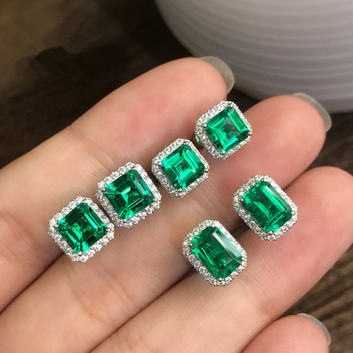 Pendientes de circonita verde con incrustaciones de diamantes