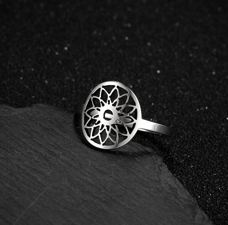 Stainless steel retro mandala ring, European and American style open geometric jewelry wholesale