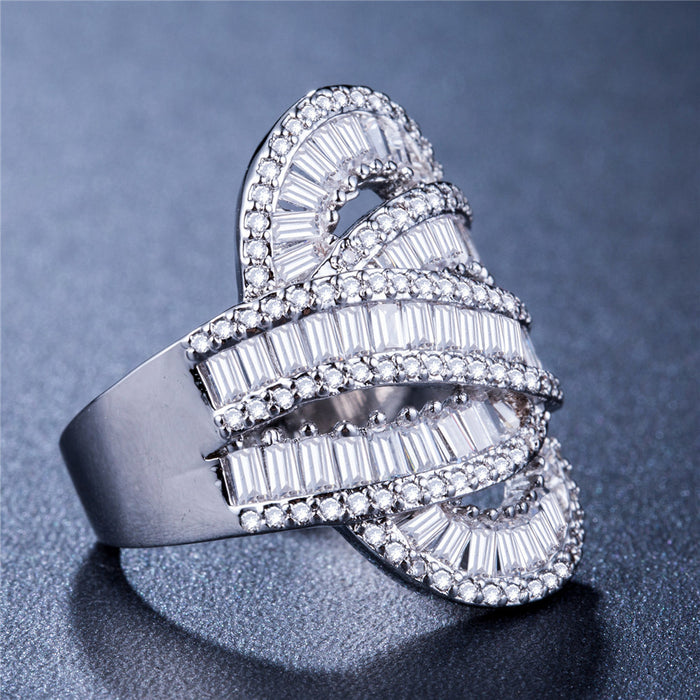 Anillo en forma de corazón moderno y único.