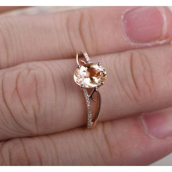 Anillo femenino de oro rosa bañado en cobre con gema ovalada de moda