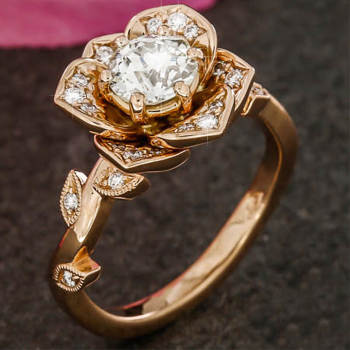 Anillo de compromiso con circonitas bañado en oro rosa