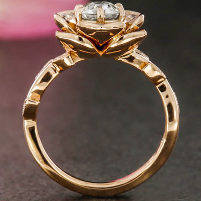 Anillo de compromiso con circonitas bañado en oro rosa