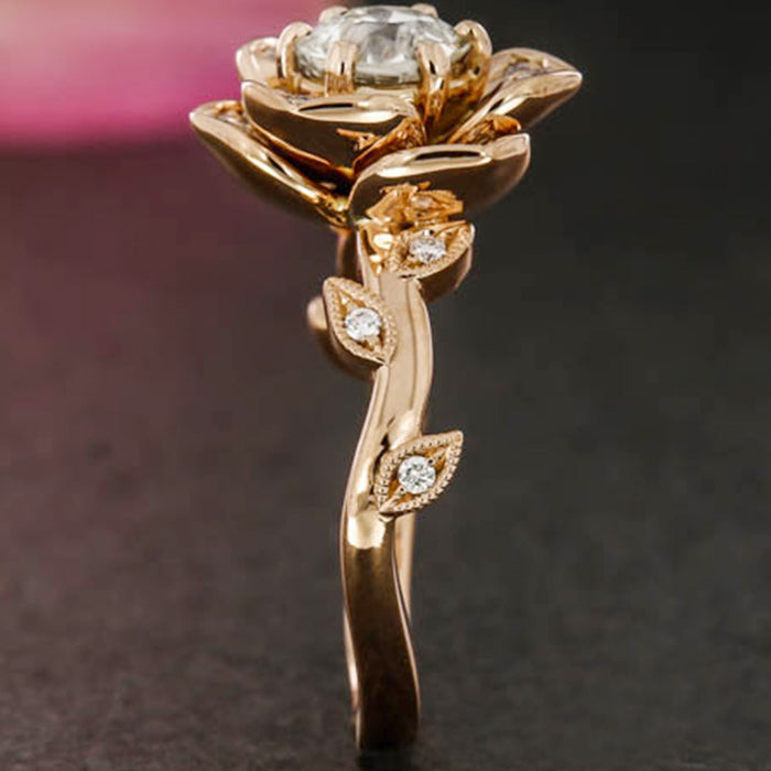 Anillo de compromiso con circonitas bañado en oro rosa