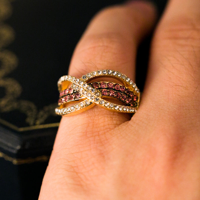 Leaf-shaped geometric line alloy ring with small diamonds