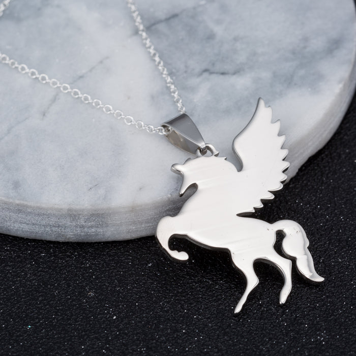 Flying horse necklace, European and American personalized animal pendant women's necklace cross-border direct supply wholesale