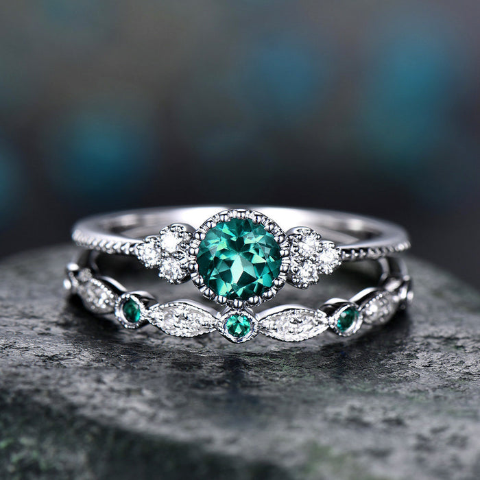 Simple green zircon women's ring