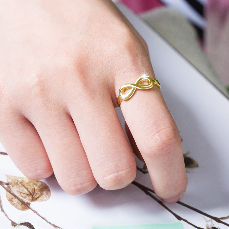 Anillo de aleación chapado en plata con forma de 8 creativo simple