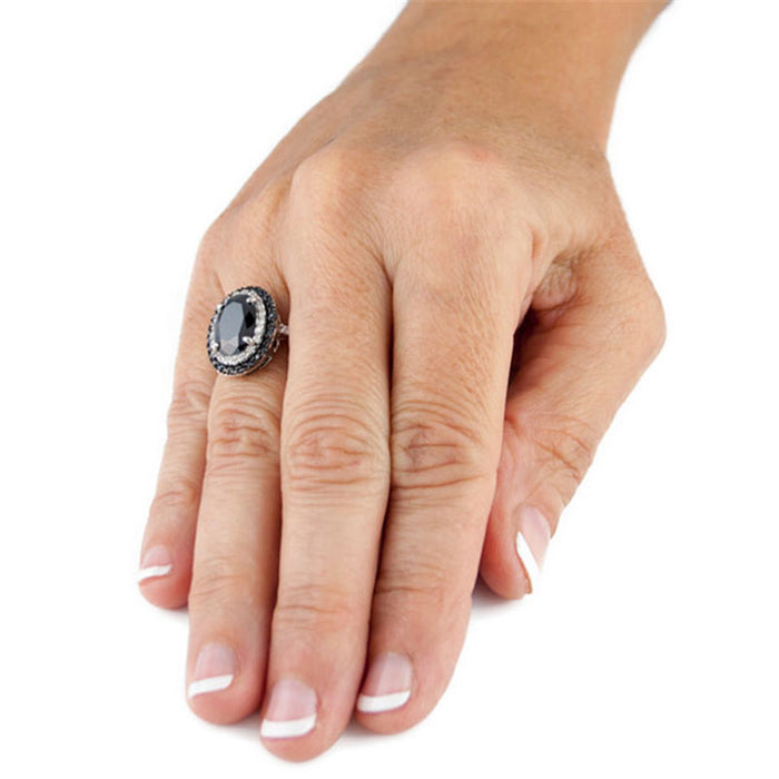 Anillo de mujer moderno y elegante con circonita negra