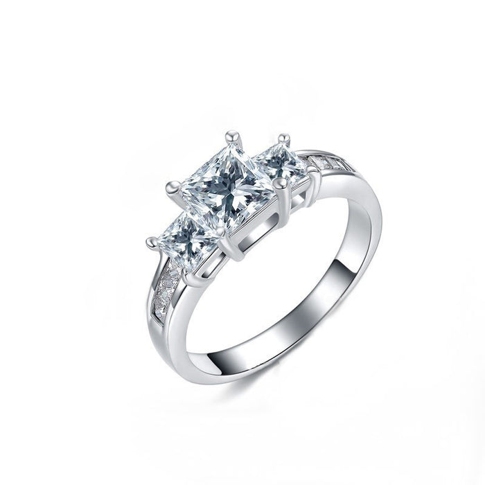 Beautiful and sparkling zircon ring