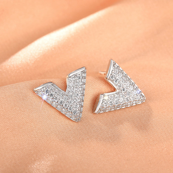 Personalized temperament fashion earrings English letter V-shaped earrings