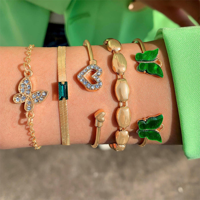 Conjunto de brazalete abierto con corazón de mariposa y diamantes de imitación de lujo: joyería francesa con esmeraldas falsas