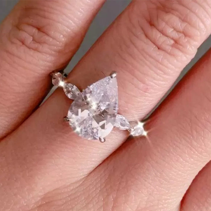 Anillo de circonita en forma de lágrima con forma de pera para mujer