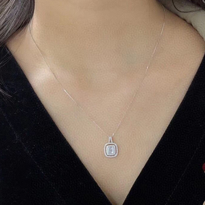 Collar de mujer con colgante de oro blanco para celebración de aniversario