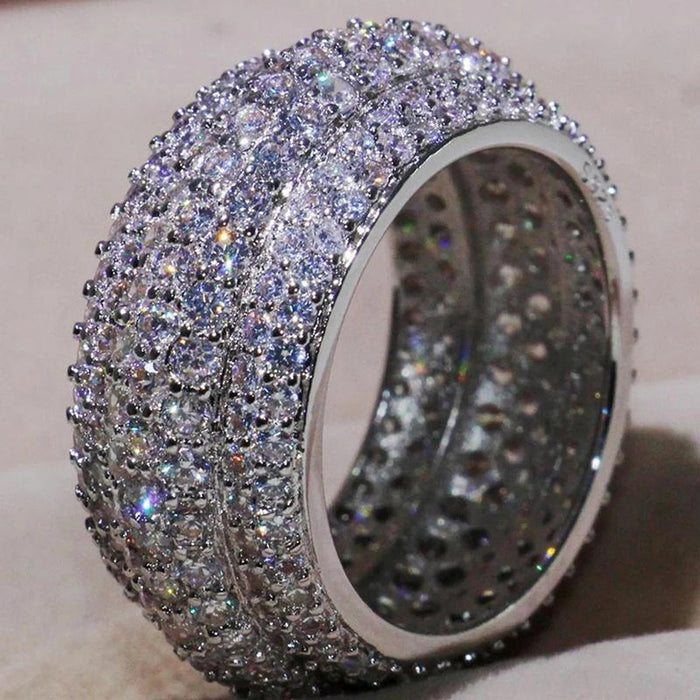 Anillo de propuesta con diseño de brazo torcido exquisito con diamantes de imitación de cuatro garras