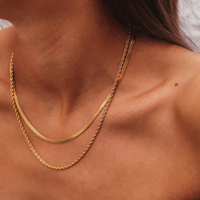 Collar de doble capa bañado en oro de 18 quilates con hoja, serpiente y cadena trenzada - Joyas para mujer