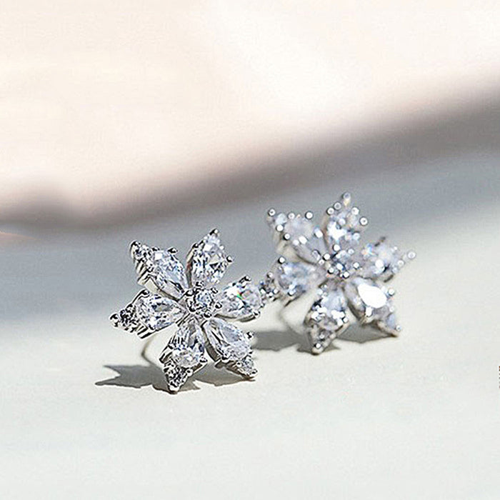 Pendientes de circonita con forma de flor de copo de nieve para mujer Pendientes sencillos y versátiles