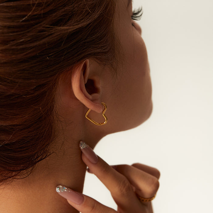 Pendientes en forma de C de acero inoxidable bañados en oro de 18 quilates: joyería de moda