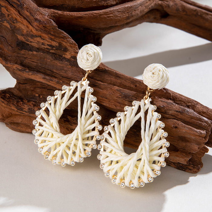 French teardrop-shaped raffia earrings for seaside holiday