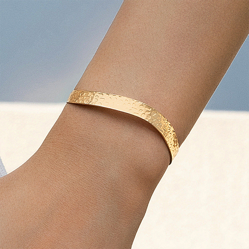 Minimalist Punk Geometric Crossover Bracelet – Metallic Single Chain