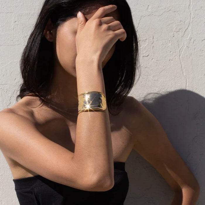 Brazalete ancho abierto de acero inoxidable bañado en oro de 18 quilates: joyería de moda de moda