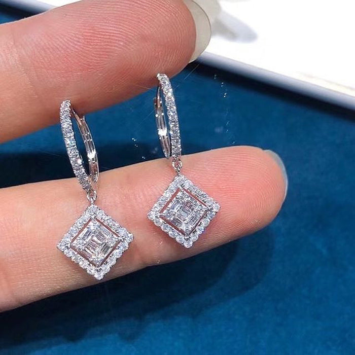 Zircon earrings are versatile, light luxury and niche earrings