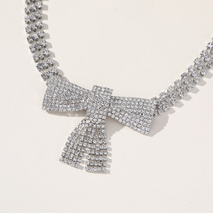 Exquisita gargantilla con lazo de diamantes de imitación: collar corto moderno para mujer