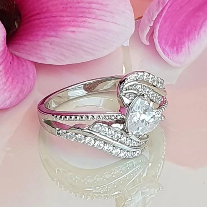 Anillo de amor con alas de plumas de ángel
