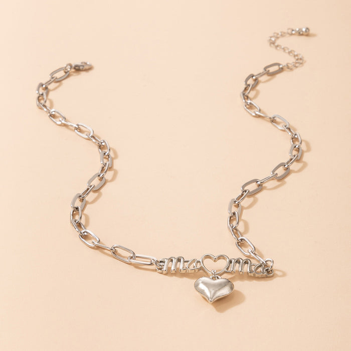 Collar con colgante hueco de corazón y letra con diseño geométrico de amor