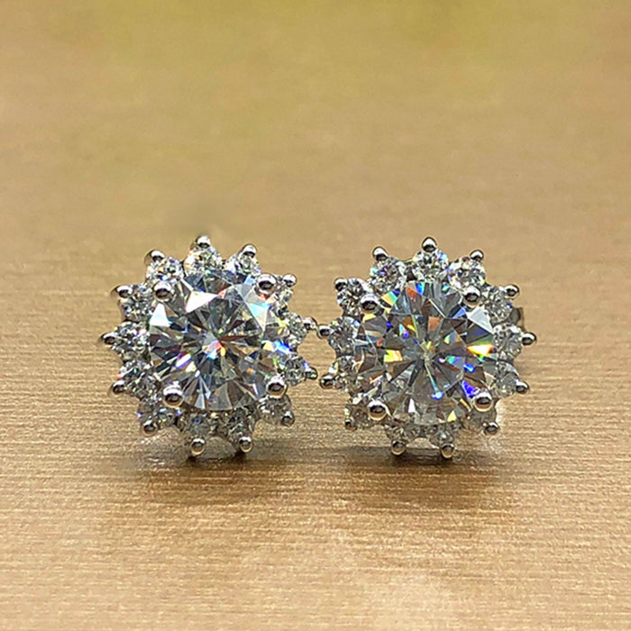 Pendientes de lujo ligeros con flores y diamantes