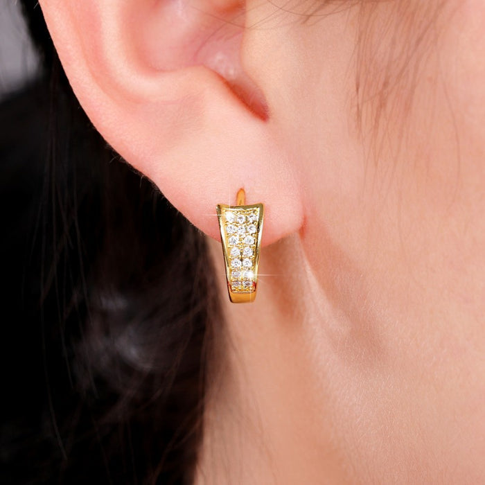 Exquisitos pendientes de nicho, pendientes de moda huecos.