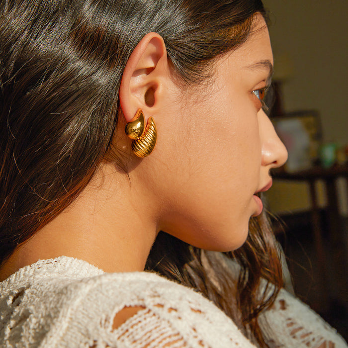 Pendientes de acero inoxidable bañados en oro de 18 quilates con forma de lágrima a rayas: joyería de moda para mujer