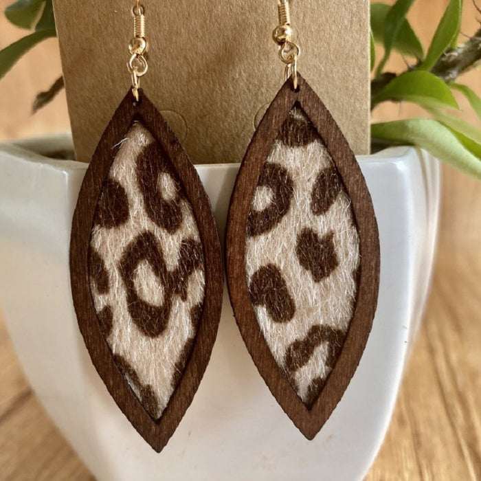 Pendientes de piel con estampado animal print de leopardo y estilo western