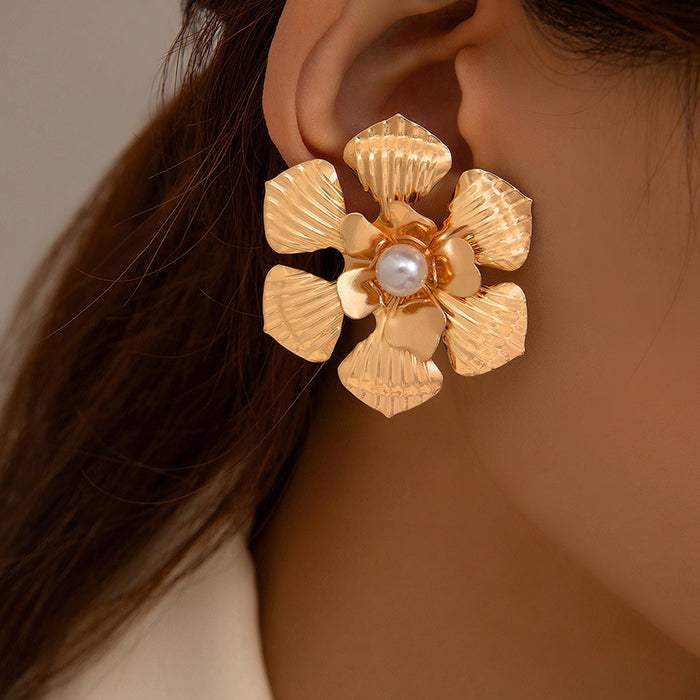 Small golden flower earrings, five-leaf clover, mini simple ear bone studs