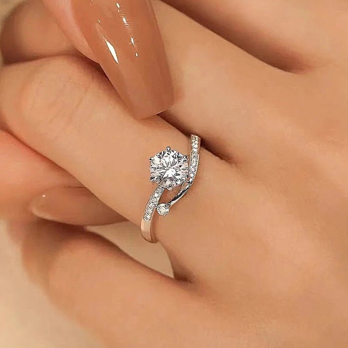 Women's elegant and exquisite zircon engagement ring