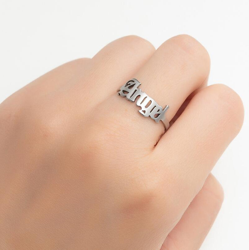 Anillo de acero inoxidable con letras de ángel simples japonesas y coreanas al por mayor