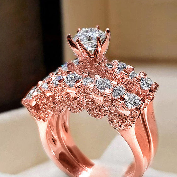 Anillo de pareja con ocho corazones y ocho flechas y circonitas cúbicas y diamantes