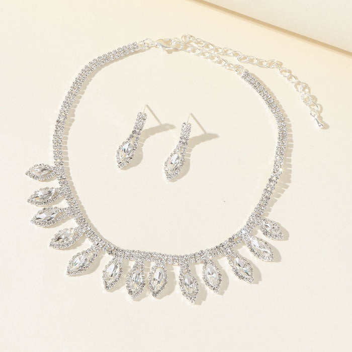 Rhinestone Choker Necklace - Sparkling Statement Chain for Women