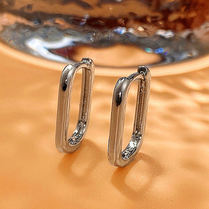 Pendientes geométricos en forma de U, sencillos y elegantes.