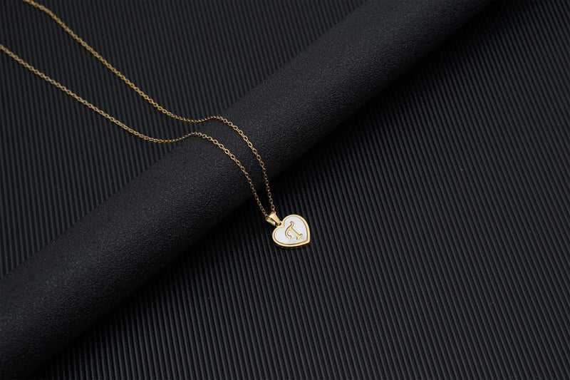 European and American 18K gold heart clavicle necklace, mother-of-pearl pendant letter necklace