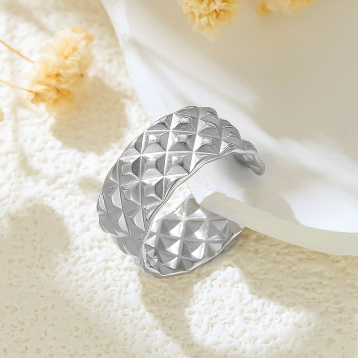 Wholesale stainless steel gold-plated diamond pattern openwork ring