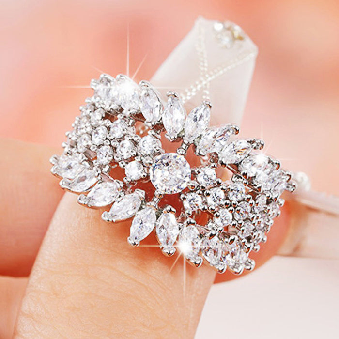 Leaf-shaped inlaid marquise zircon ring, exaggerated personality ring for the middle finger