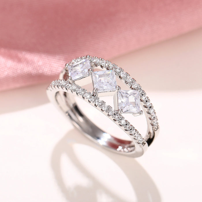 Anillo de diamantes y circonitas cuadradas con incrustaciones completas para el día de San Valentín