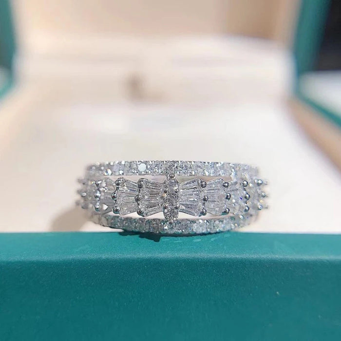 Anillo de imitación de moissanita con microincrustaciones de diamantes y diamantes de alto carbono para mujer