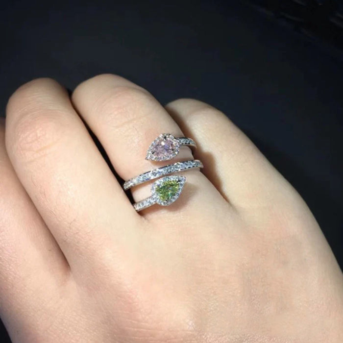 Anillo princesa con forma de lágrima y múltiples círculos